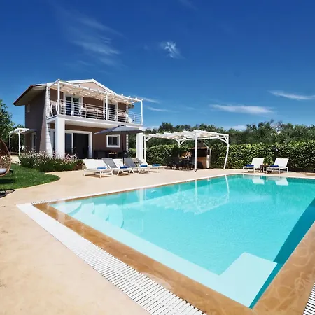 Casa Di Billy Halikounas